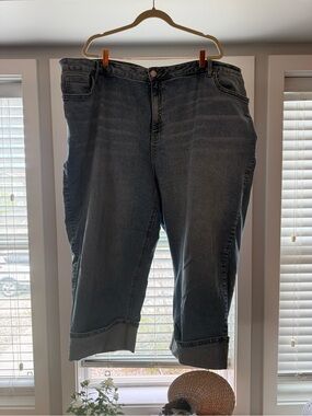 Penningtons DC Cuffed Classic Straight-Leg Cropped Denim Jeans in Washed Blue